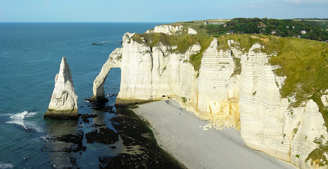 Aiguille et Porte d’Aval dans les falaises d’Étretat