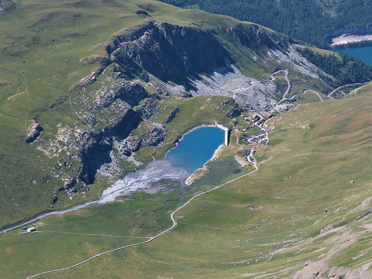 Vue sur le lac du Saut et le vallon de la Sassière depuis les hauteurs