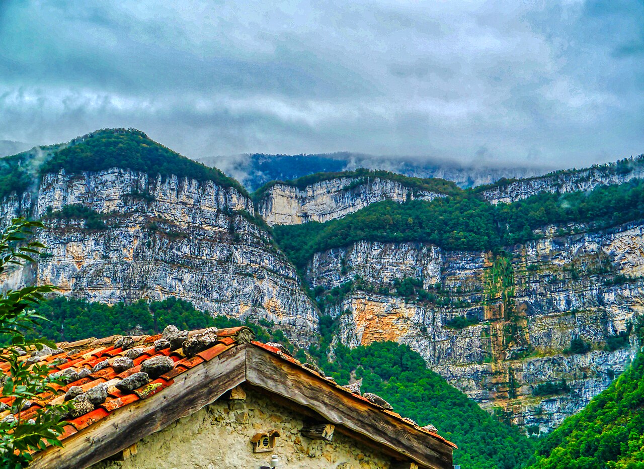 Paysage de montagne dans le massif du Vercors en Isère